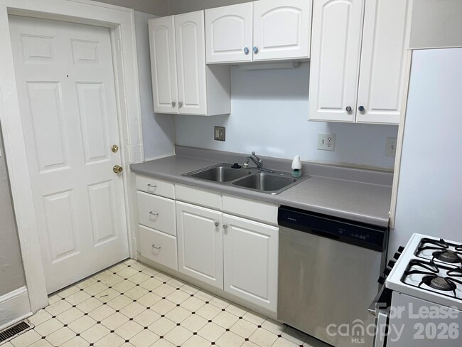 Photo - 822 E Tremont Ave Unidad 1