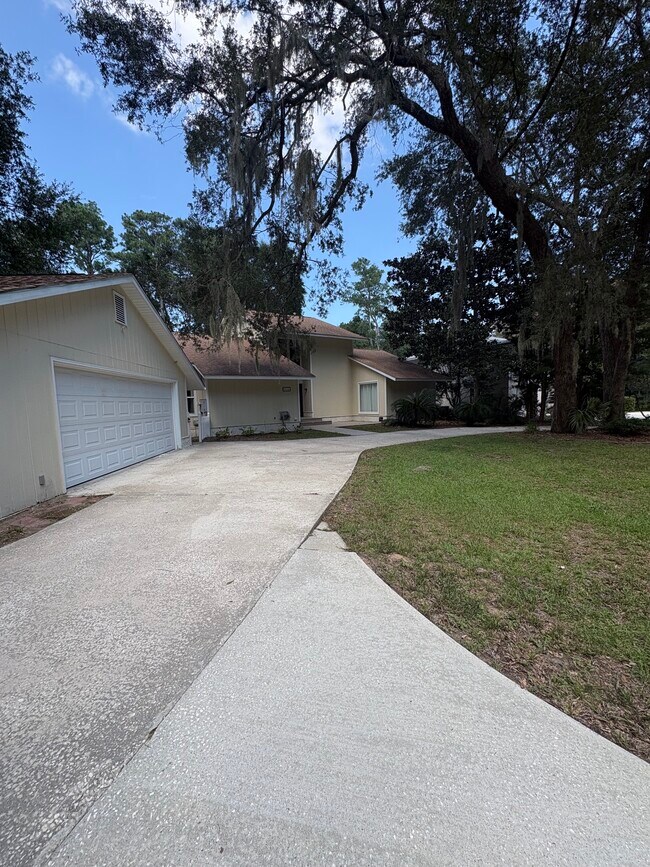 214 Hampton Ave