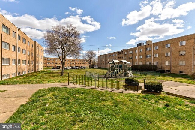 Photo - 6451 Oxford Ave Unidad 2B-A18