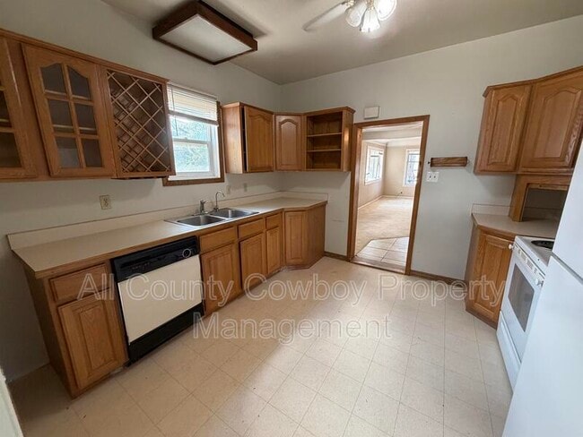 Photo - 661 N 4th St