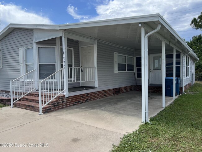 Photo - 2395 Coconut Palm Dr