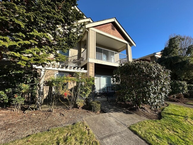 Building Photo - 2144 Palisade Blvd