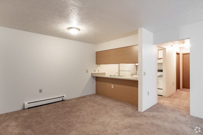 2BR, 1BA - 1,000SF - Dining Area - Fenton Estates Apartments