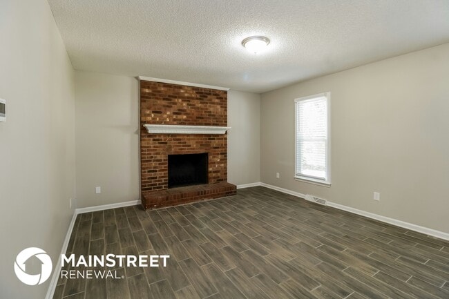 Photo - 529 Regal Dr