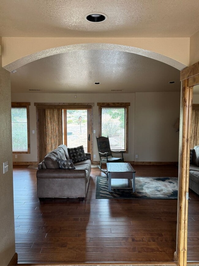 Photo - 3 Bed 2 Bath- Flagstaff