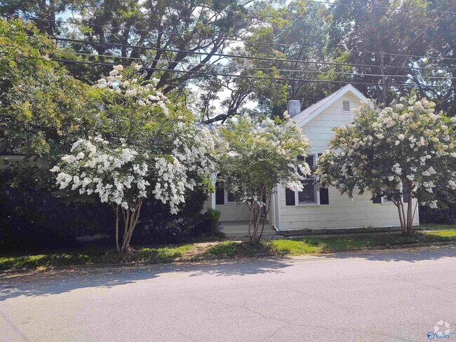 Building Photo - 208 White St NE Rental