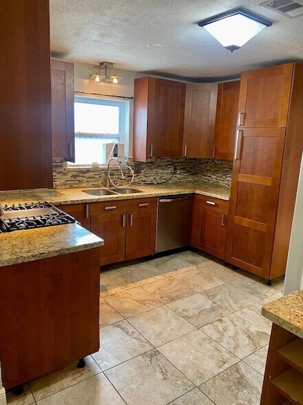 Photo - 2419 Briarlee Dr