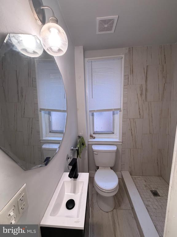 Photo - 1924 N Taylor St