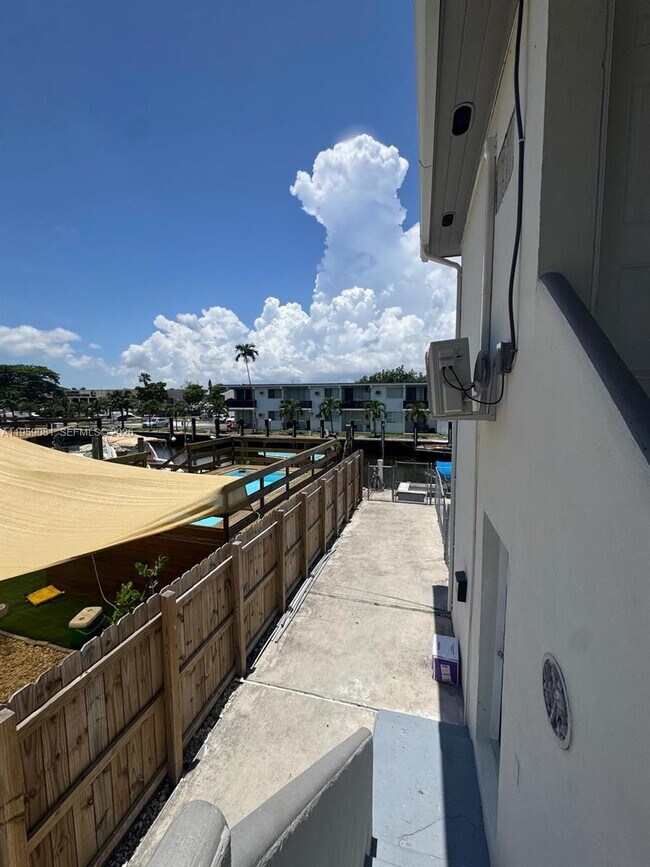 Photo - 2210 NW N River Dr Unidad 2