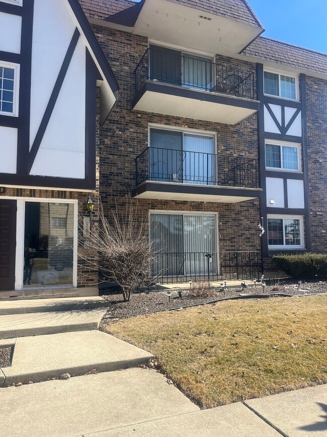 Building Photo - 11035 Keating Ave Unit 2ne