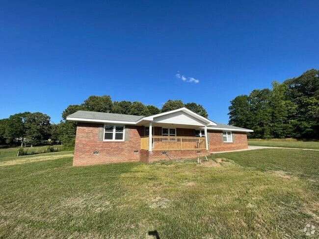 Building Photo - Completely remodeled 3/2 House- $2,295