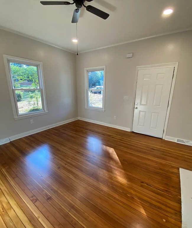 Photo - Renovated 3/1 Available Near Downtown Gree...