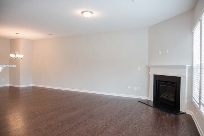 Photo - 1210 Foxcroft Ln
