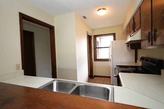 Photo - 2720 Tyndall Dr