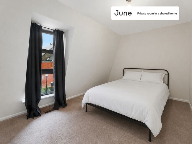 Building Photo - Room in Shared 5 bed/2 bath home in Logan Circle