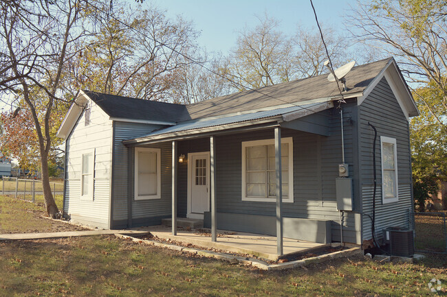 Building Photo - 514 W Jefferson St Rental