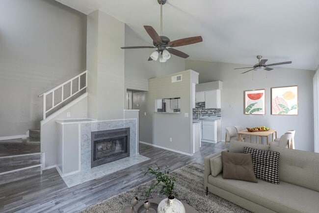 Building Photo - Spacious Two Bedroom Townhome with Private Patio!