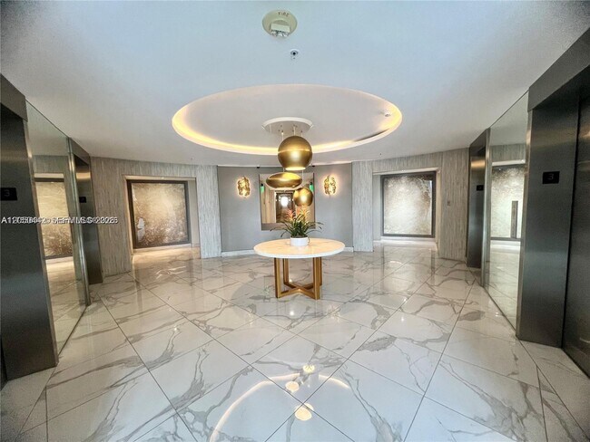 10275 Collins Ave Unit 323