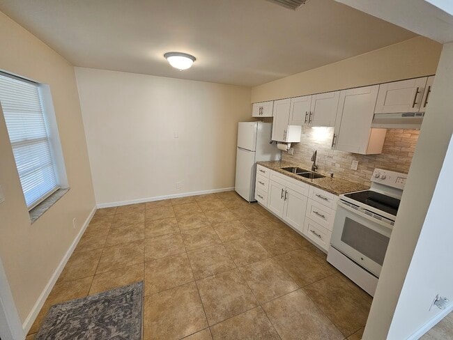 Photo - 218 SW 14th St Unit 1