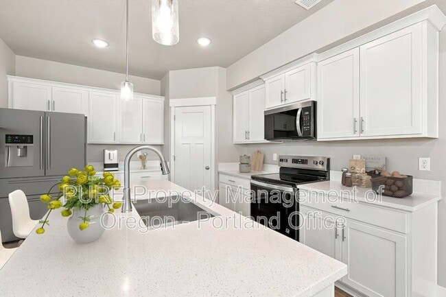 Photo - 582 NE Alderwood Dr