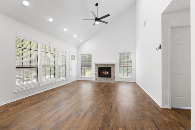 Photo - 3 Bedroom/2.5 Bath Stone Oak Subdivision