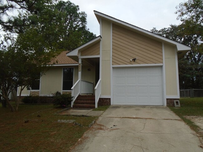Building Photo - Renovated 3BD/2BA Single Family Home Avail...