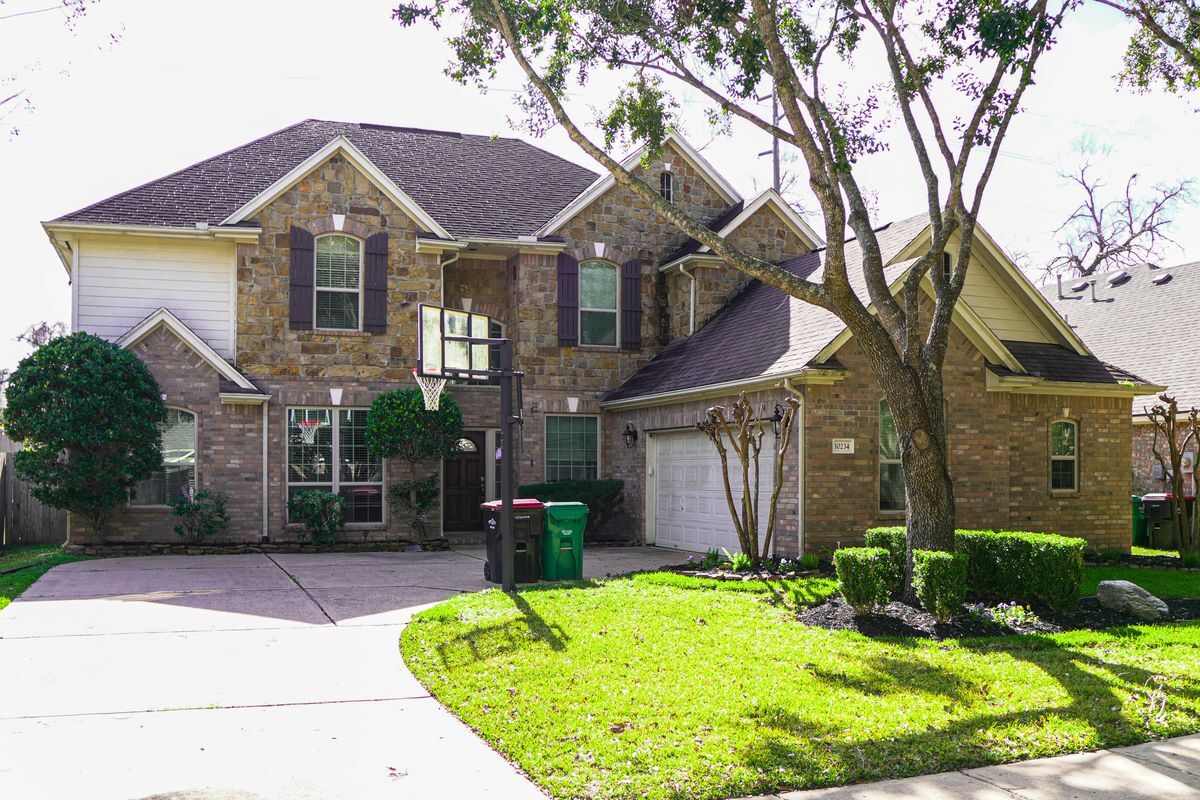 Photo - 10234-10235 Five Oaks Ln Casa
