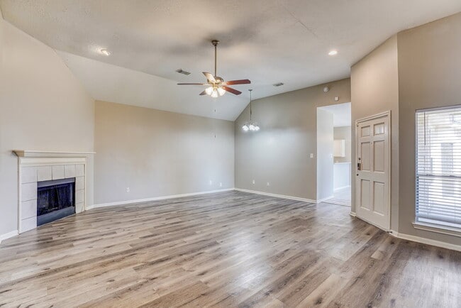 Photo - 6615 Bluebottle Ln