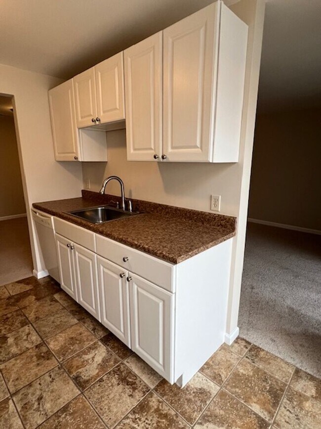 Photo - TOP LEVEL 2 BEDROOM 2 BATH CONDO IN FARMINGDALE ESTATES Unit 301