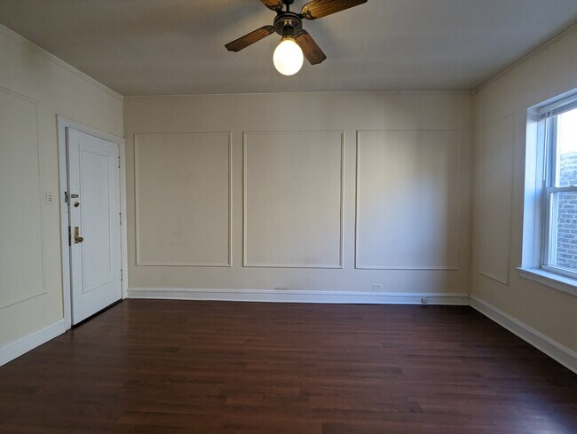 Photo - 2825 N Burling St Unit 2827-206