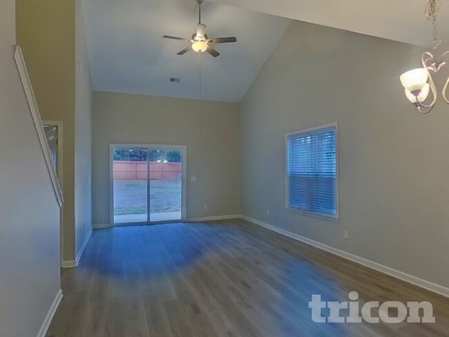 Photo - 158 Eventine Way