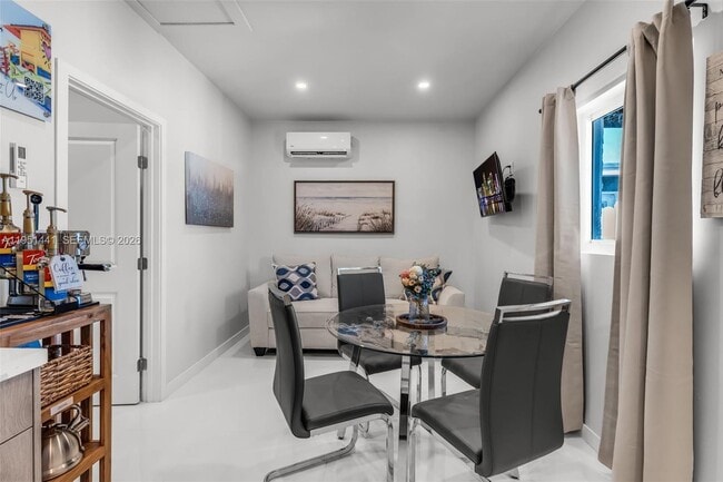 Photo - 1430 NE 11th St