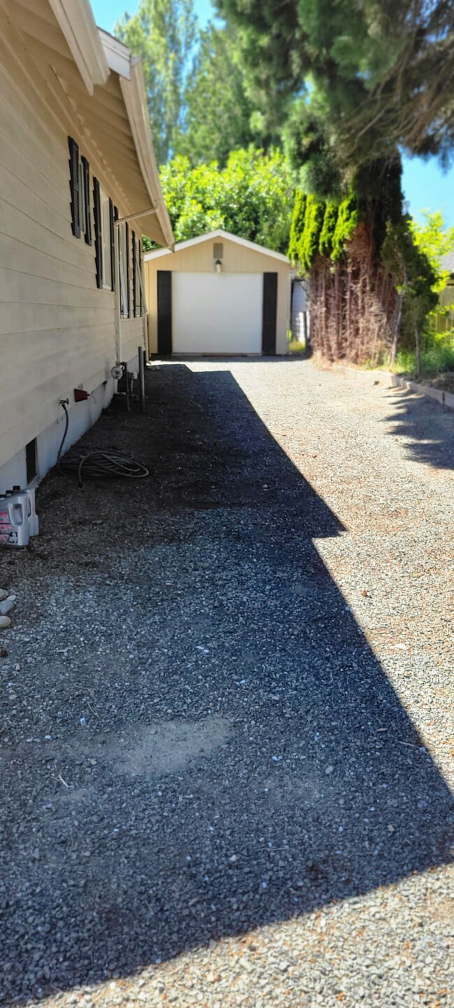 Photo - 1102 E Victor St