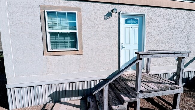 Photo - 123 E Roger Rd