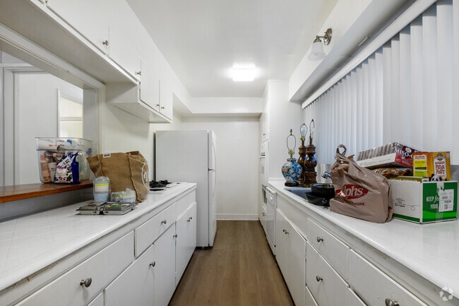 2BD, 2BA - 1,477SF - Kitchen