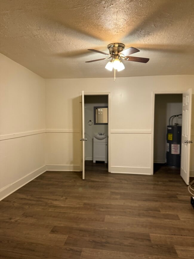 Photo - 821 Mt Vernon Ave Unit B