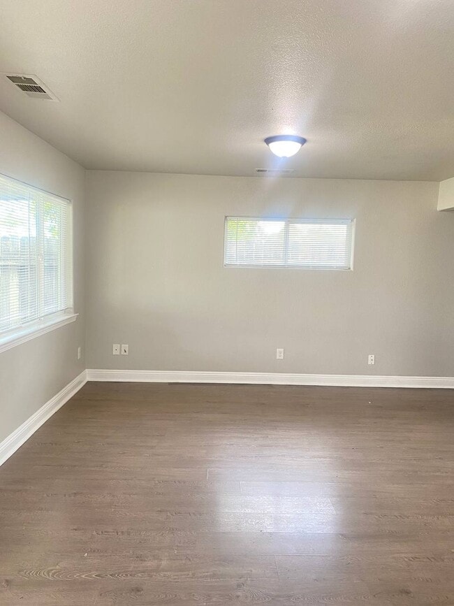 Photo - 148 N West St