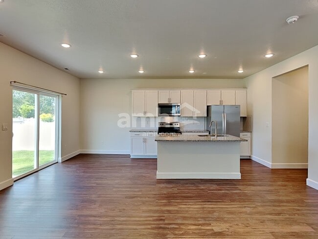 Photo - 1348 White St