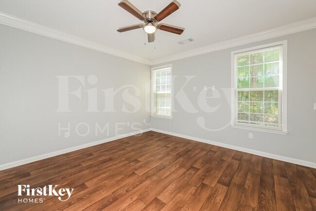 Photo - 975 Treymont Way SW