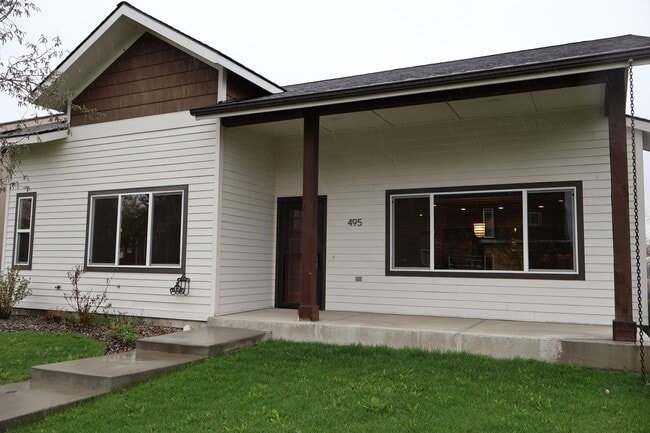Beautiful Home in Valley West Subdivision - Beautiful Home in Valley West Subdivision