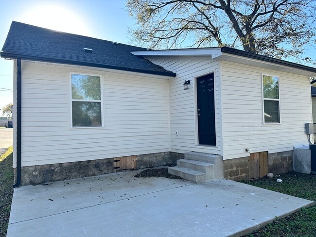 Photo - 102 W 15th Ave