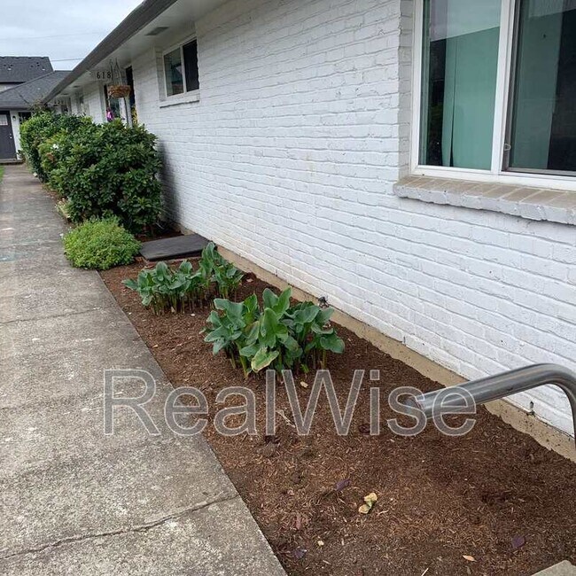 Photo - 616 NE Anderson St