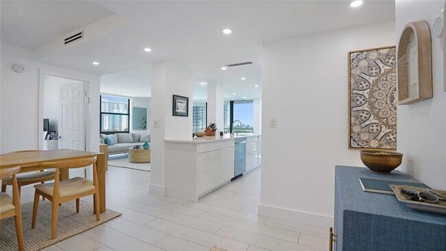 Photo - 3031 N Ocean Blvd Unidad 806
