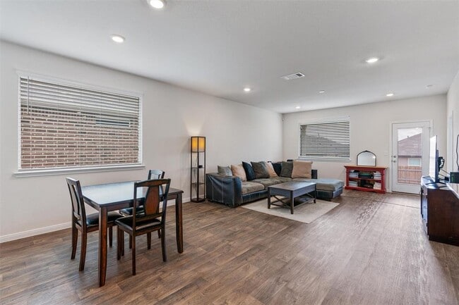 Photo - 301 Brooklyn Dr