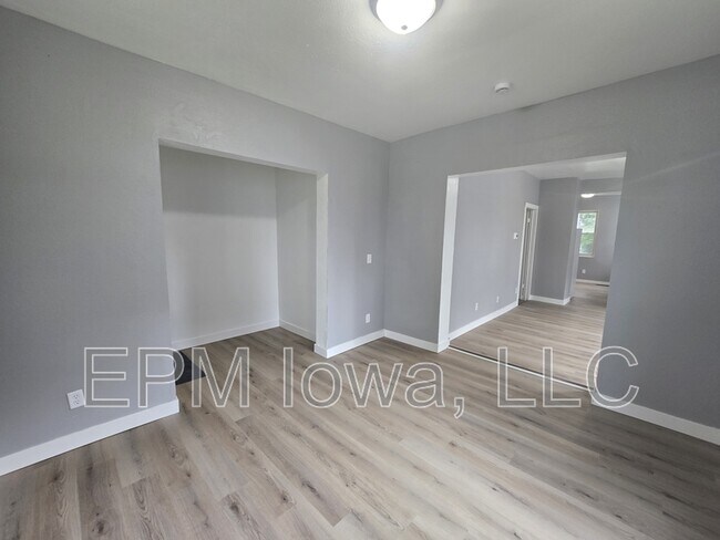 Photo - 1527 4th Ave SE