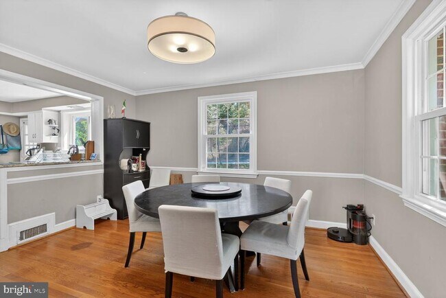 Photo - 7215 Rollingwood Dr