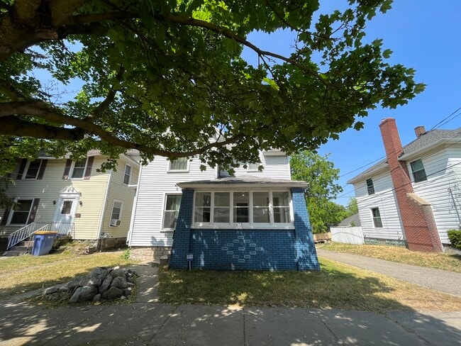 Building Photo - 815 Henry Ave SE Rental