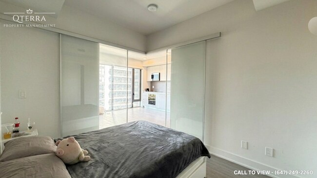 Photo - 8 Cumberland St Unit 1407-8 Cumberland St, Toronto, Ontario