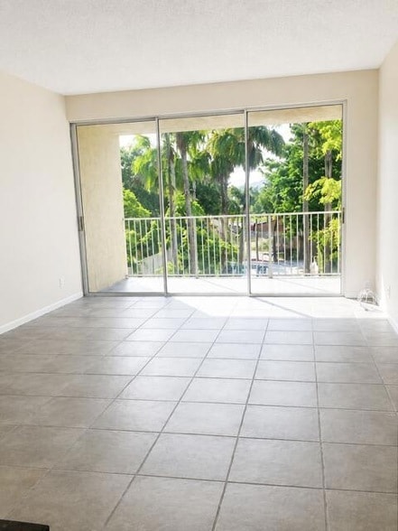 8304 NW 24th St Unit 8304
