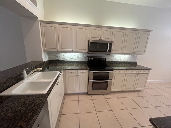 Photo - 1436 Carlow Cir